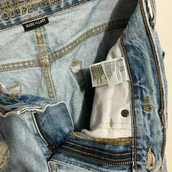 American Eagle Outfitters Made To Last Slim Distressed Mens light wash Jeans Siz - Picture 3 of 8